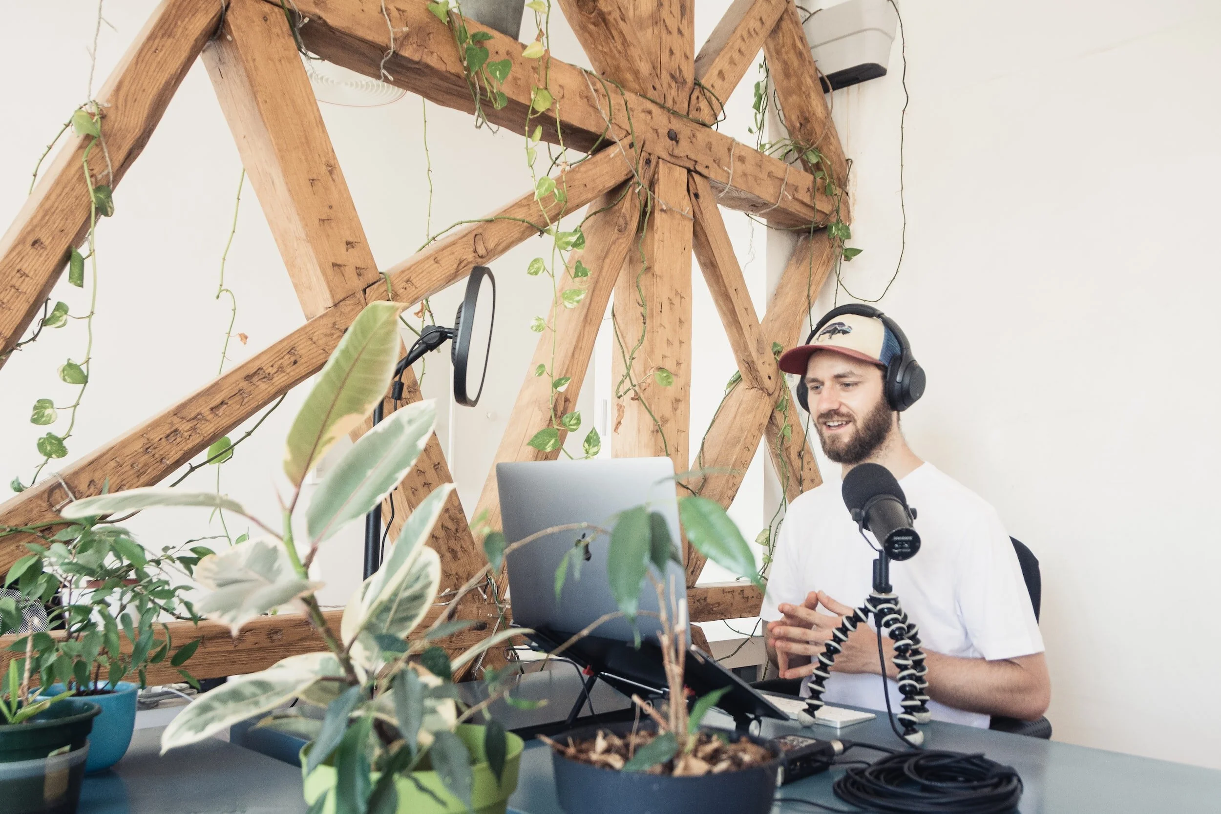 What to Look for When Hiring a Podcast Editor